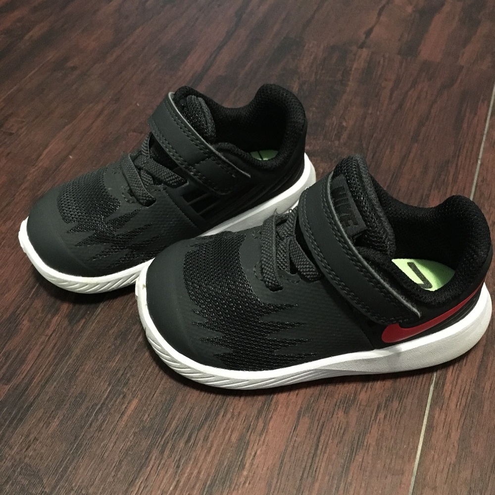 Nike toddler Velcro sneakers 5C